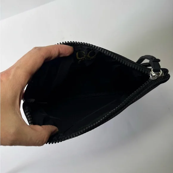 GO by Cynthia Rowley Black Wristlet‎ Pouch with Stripe Design - Picture 4 of 4